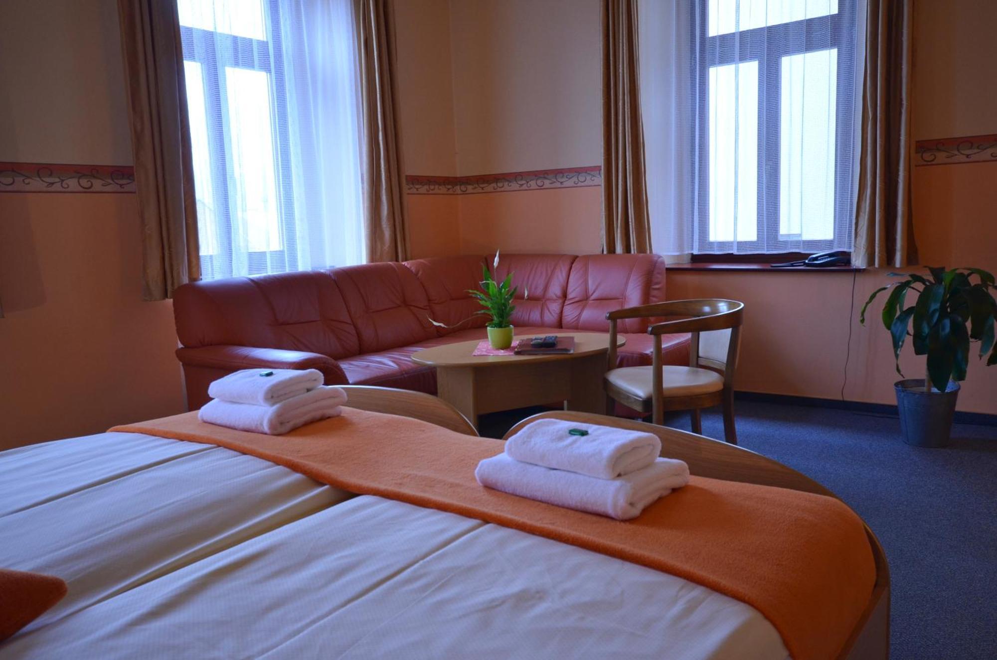 Hotel U Kozicky Теплице Экстерьер фото
